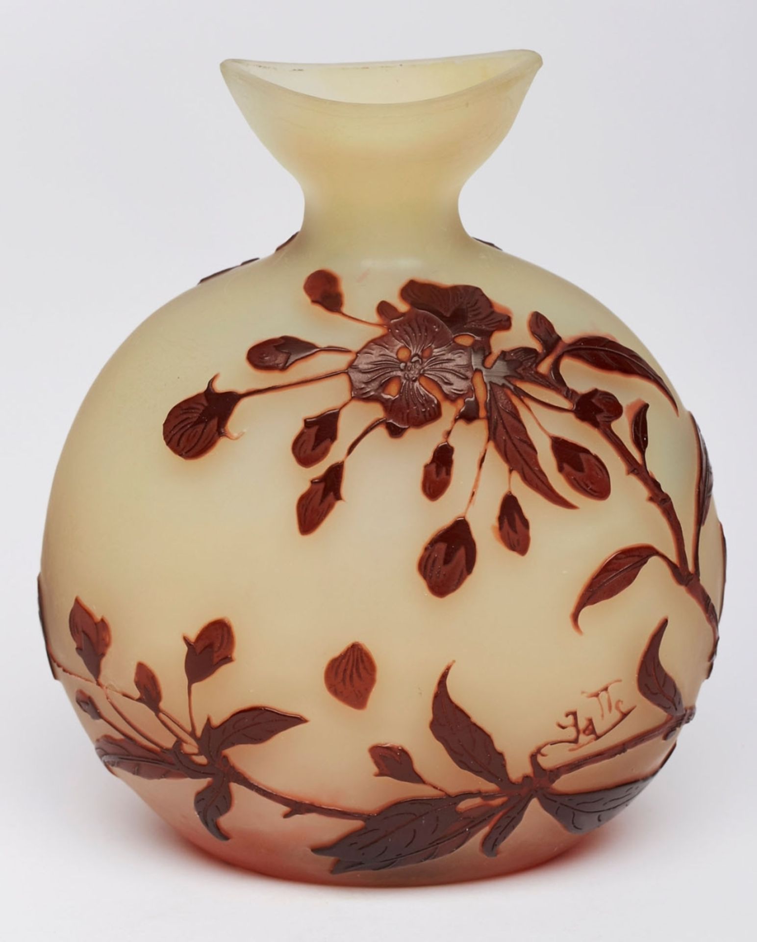 Kl. Vase mit Blütenrelief, Gallé 1918-'31. - Image 2 of 2