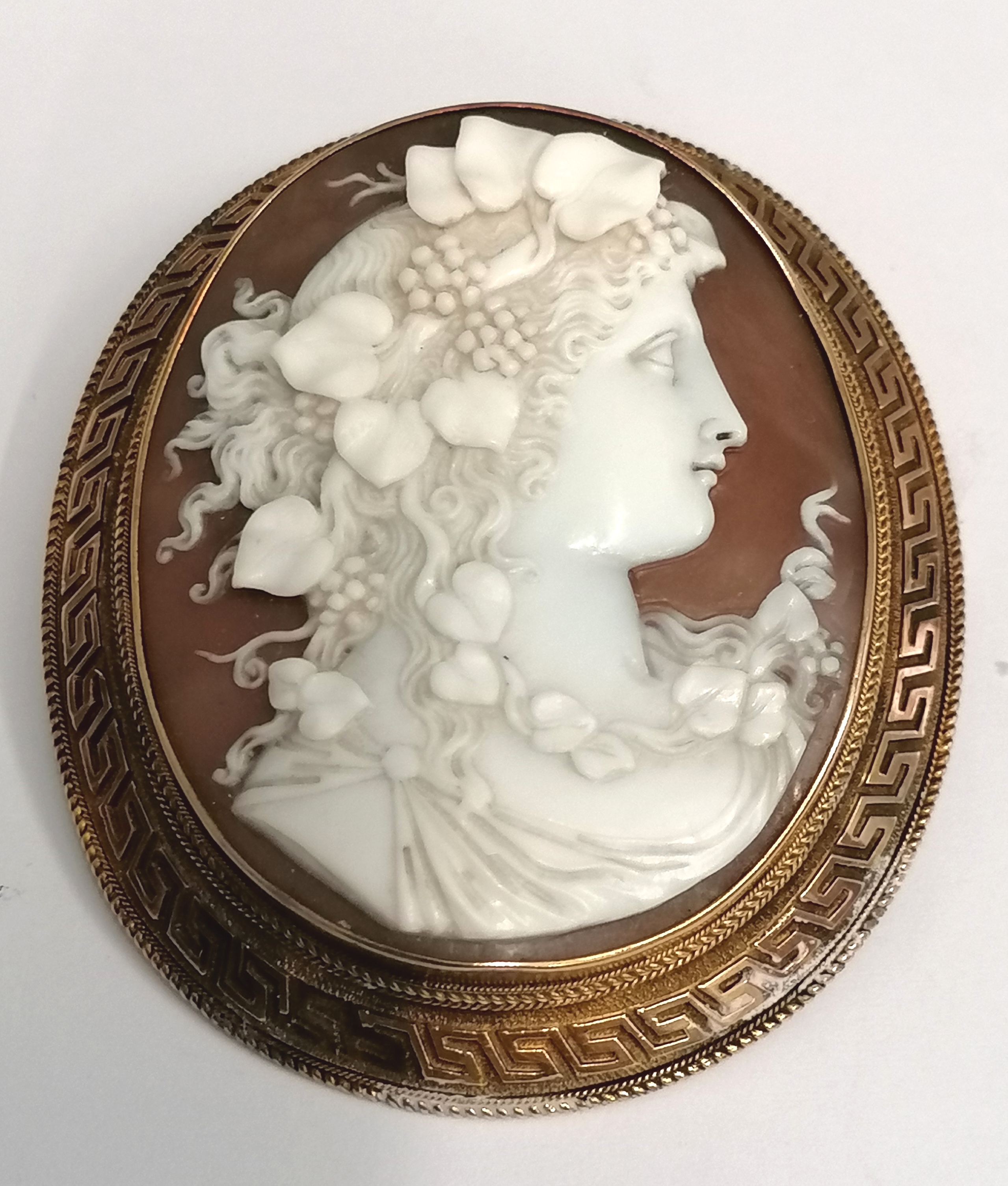 A fine oval 15ct (tested) mounted cameo of a lady with floral and grape accessories to hair. The