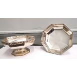 Pair of George V silver fruit comports with pierced upper rim, Sheffield 1917. Makers Thomas
