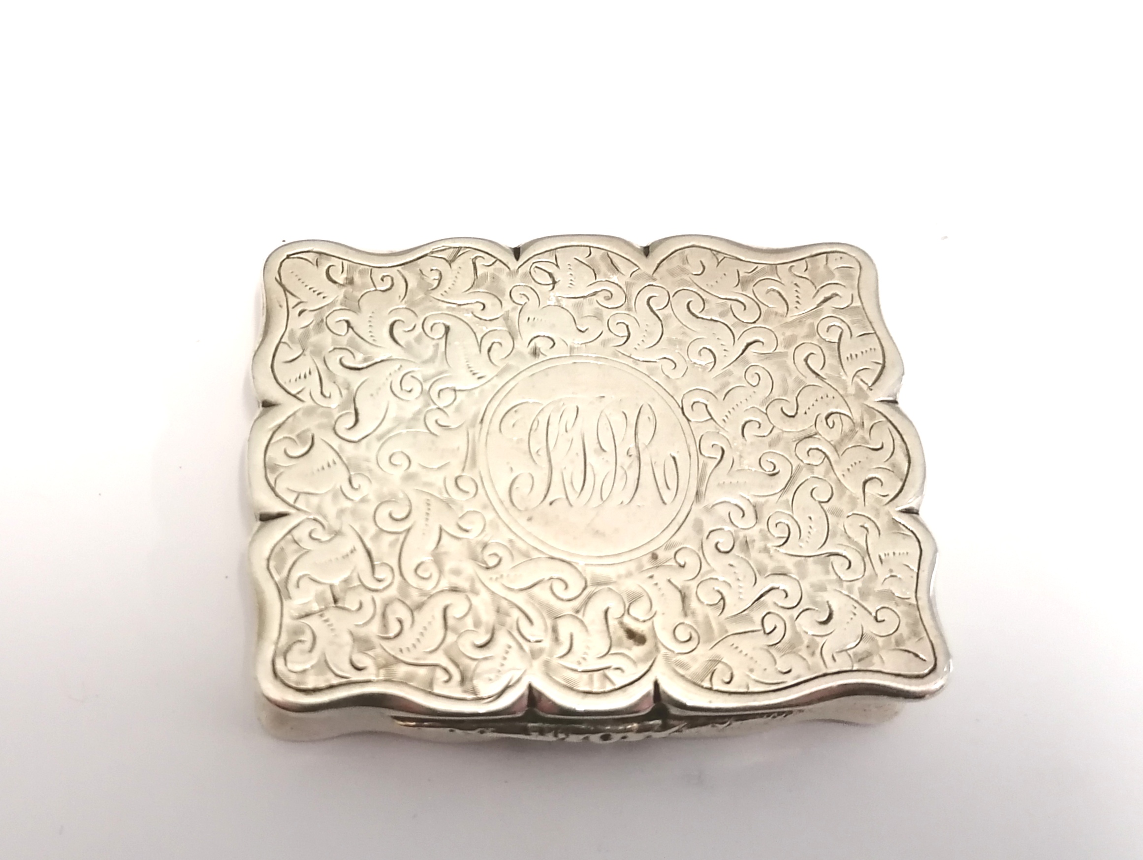 Victorian silver chased snuff box, Chester 1898. Maker John Millward Banks.