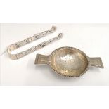 A tea strainer by Hukin & Heath Ltd, Birmingham dated 1931 together with a pair of Sterling silver