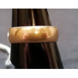 A 9ct gold ring. 6g approximately.
