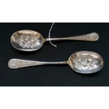 A cased pair of 19th century jam spoons.