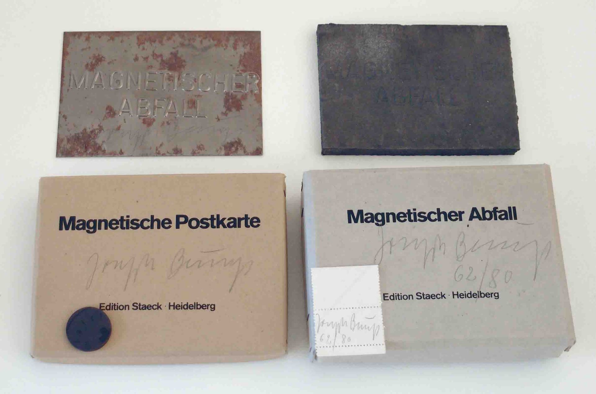 Joseph BeuysKrefeld 1921 - 1986 DüsseldorfMagnetischer Abfall. Magnetischer Gussstahl. 1975. 10,8