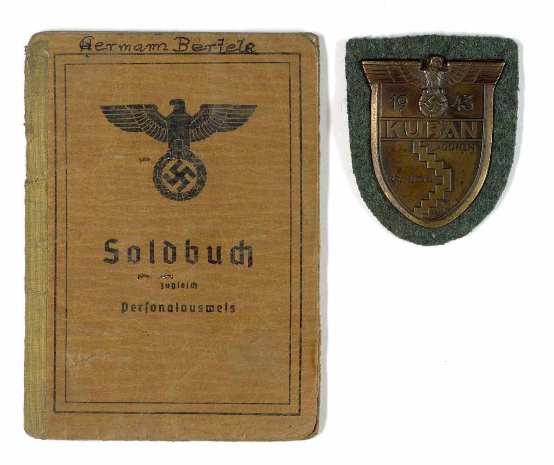 Auszeichnungen Wehrmacht Heer 2. Weltkrieg Kuban Ärmelschild auf feldgrauer Stoffunterlage mit