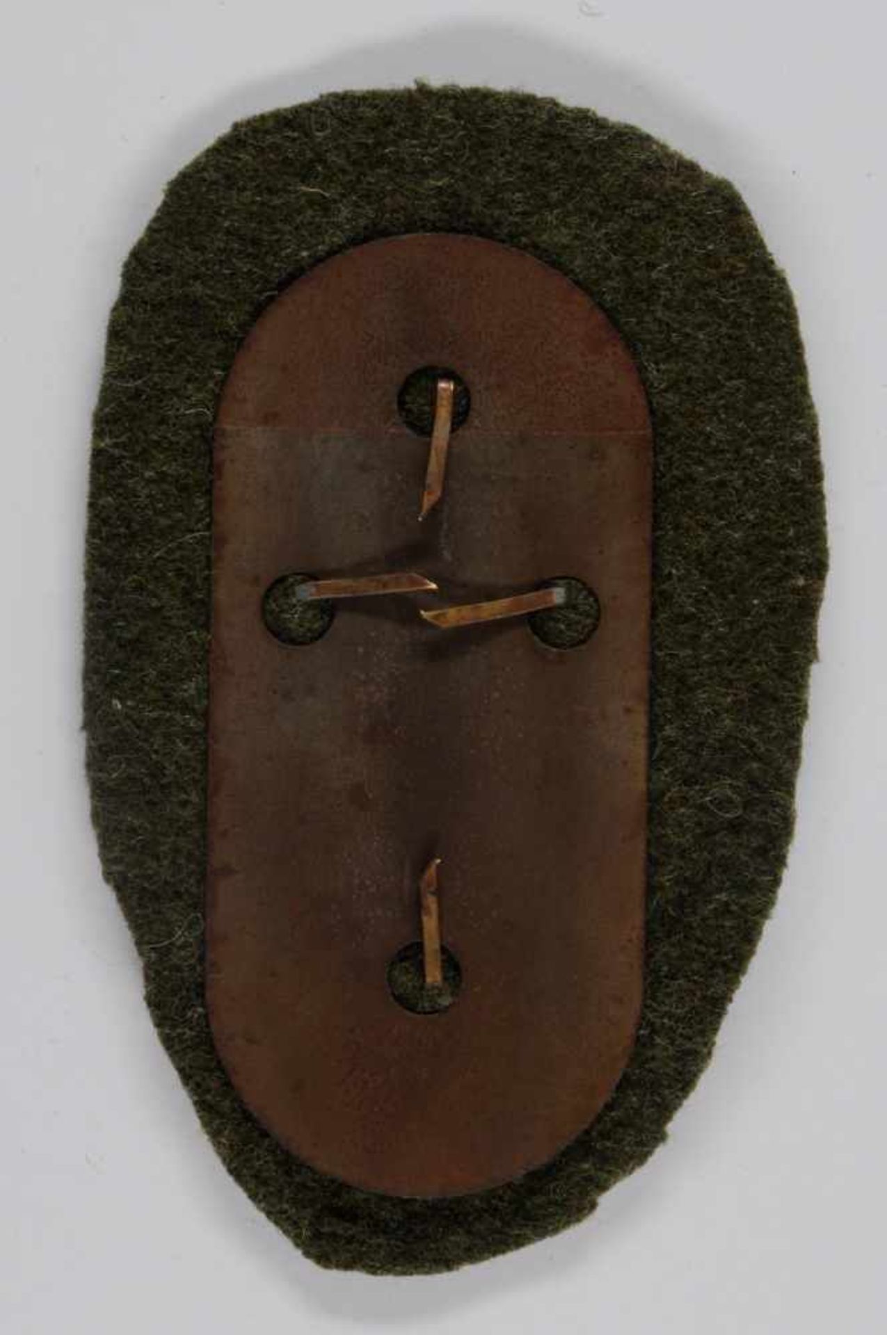 Auszeichnungen Wehrmacht Heer 2. Weltkrieg Demjansk-Schild 1942, Eisen getönt, magnetisch, auf - Bild 2 aus 2