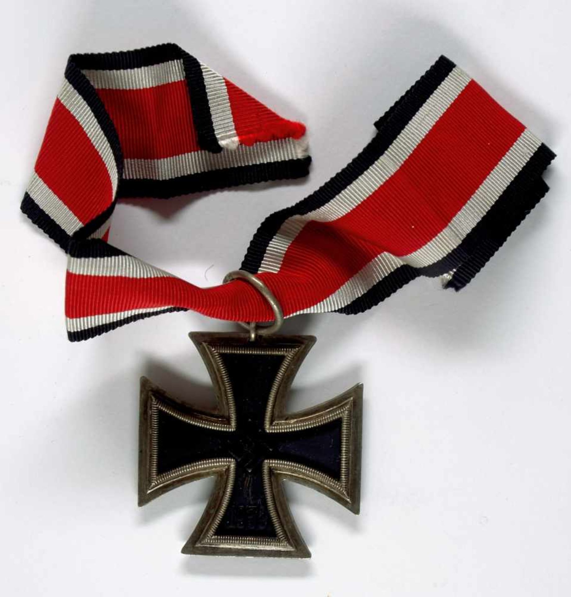 Allg. militärische Auszeichnungen 2. Weltkrieg Eisernes Kreuz 1939, 2. Klasse, am Band, Zustand