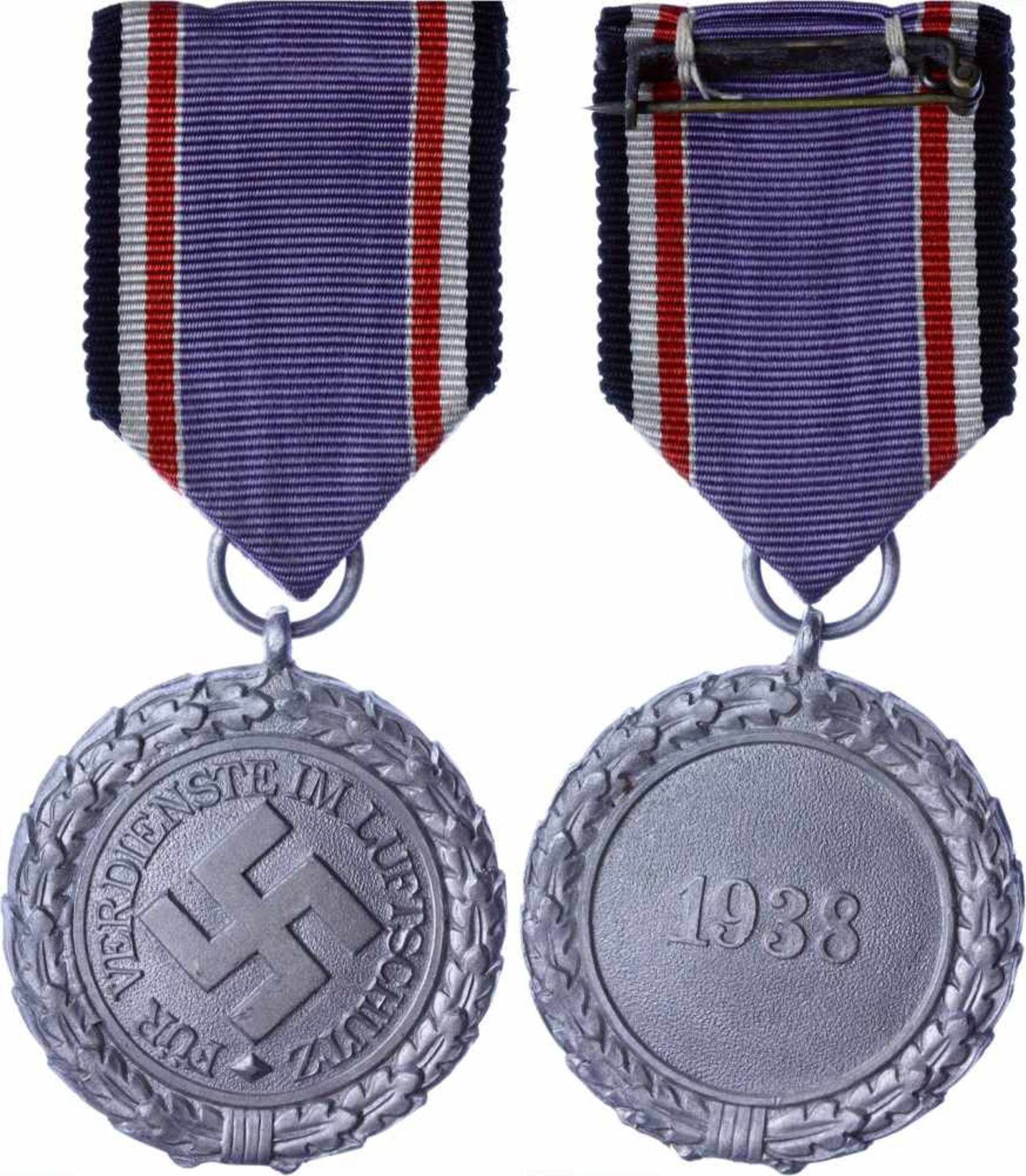 3. Reich Zivile Auszeichnungen Luftschutz-Ehrenzeichen, 2. Stufe, aus Feinzink am Band, mit