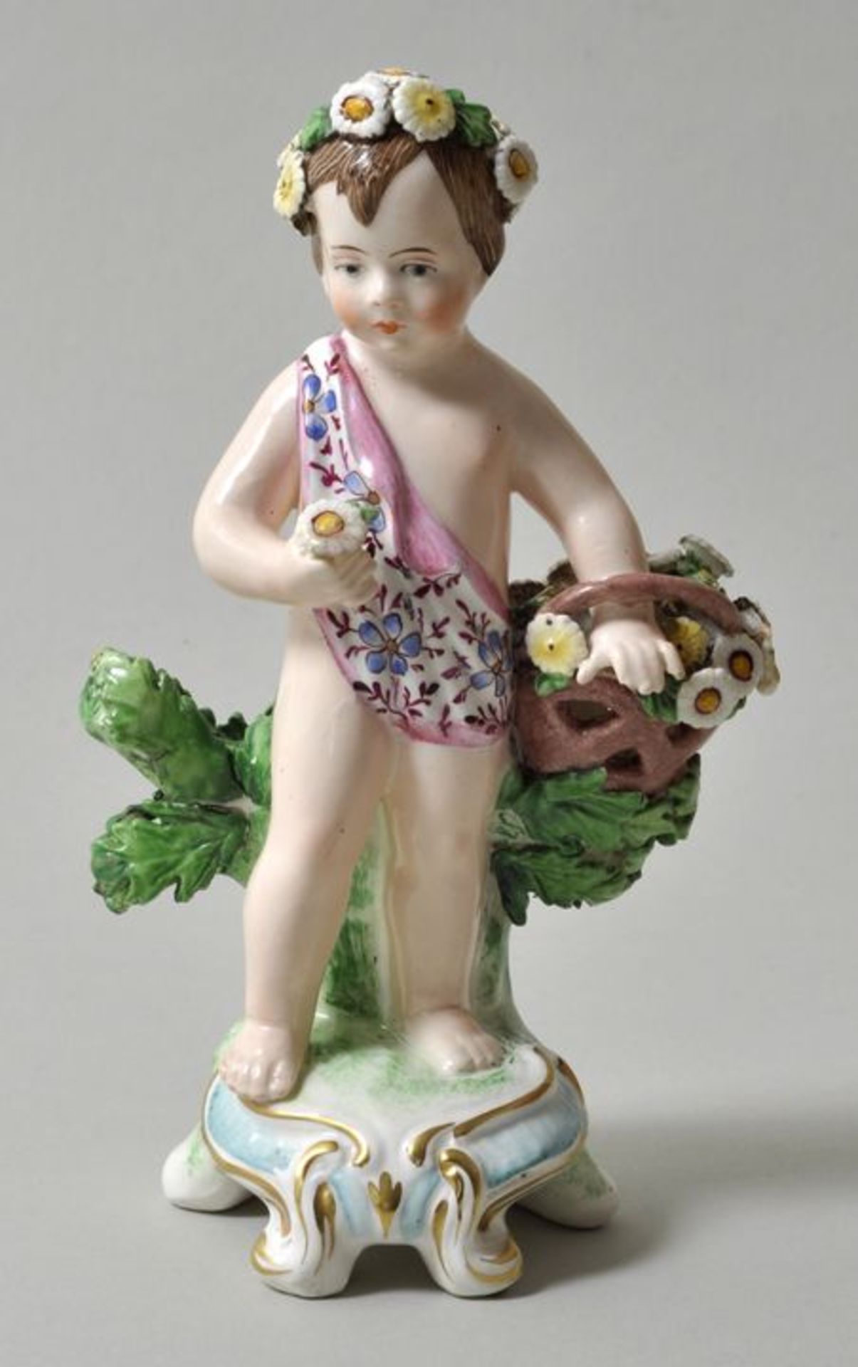 Putto mit Blumenkorb, England, Bow, 2. H. 18. Jh.