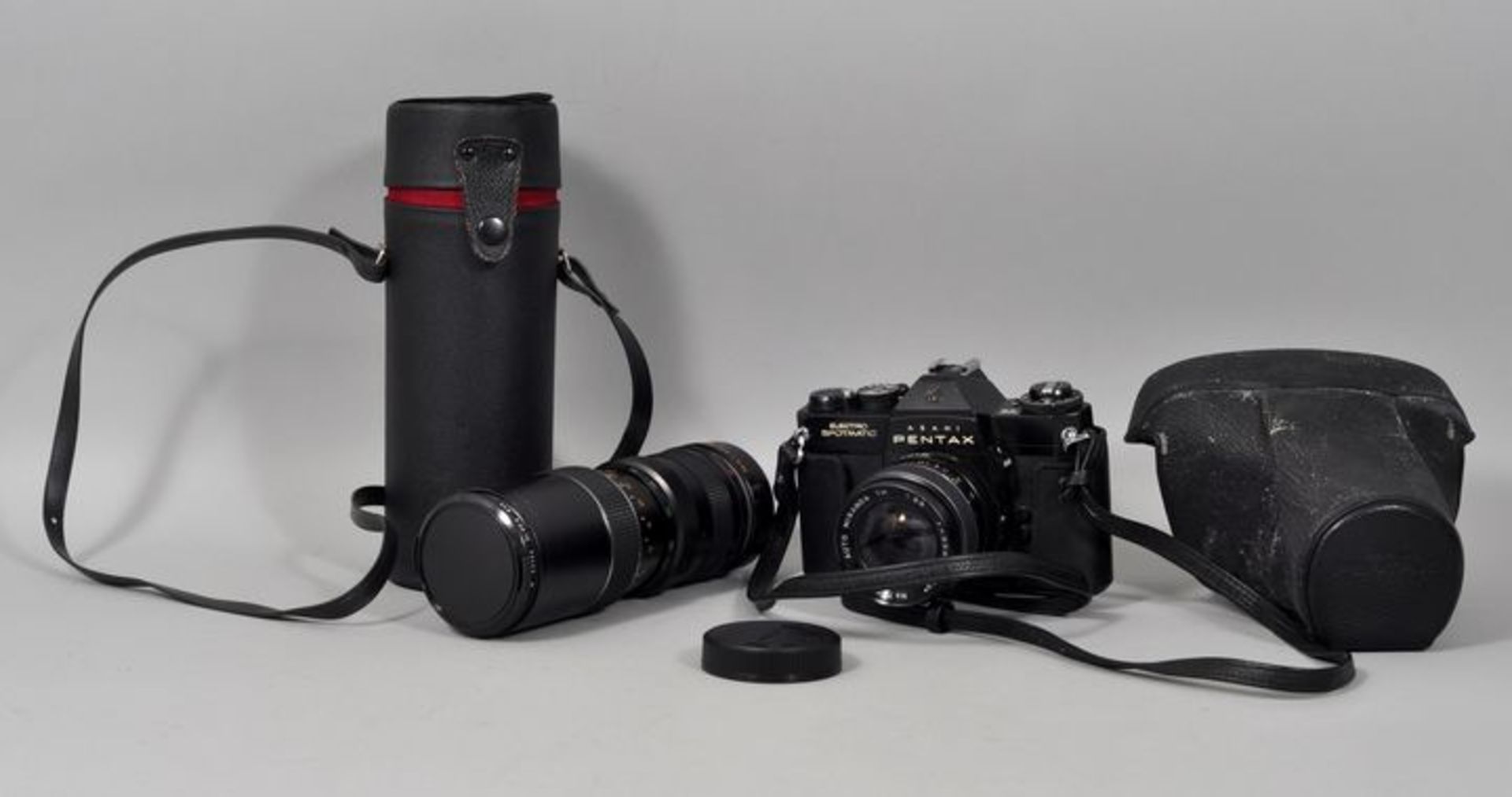 Analoge Spiegelreflexkamera Asahi Pentax Electro Spotmatic mit Zusatzobjektiv, Japan,
