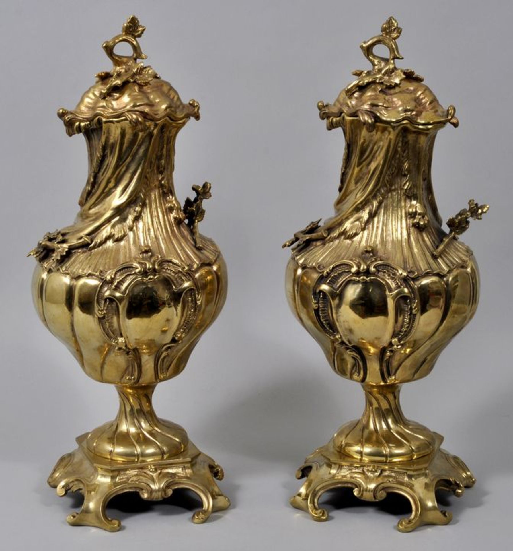 Paar Prunk-Deckelvasen, Stil Louis XV