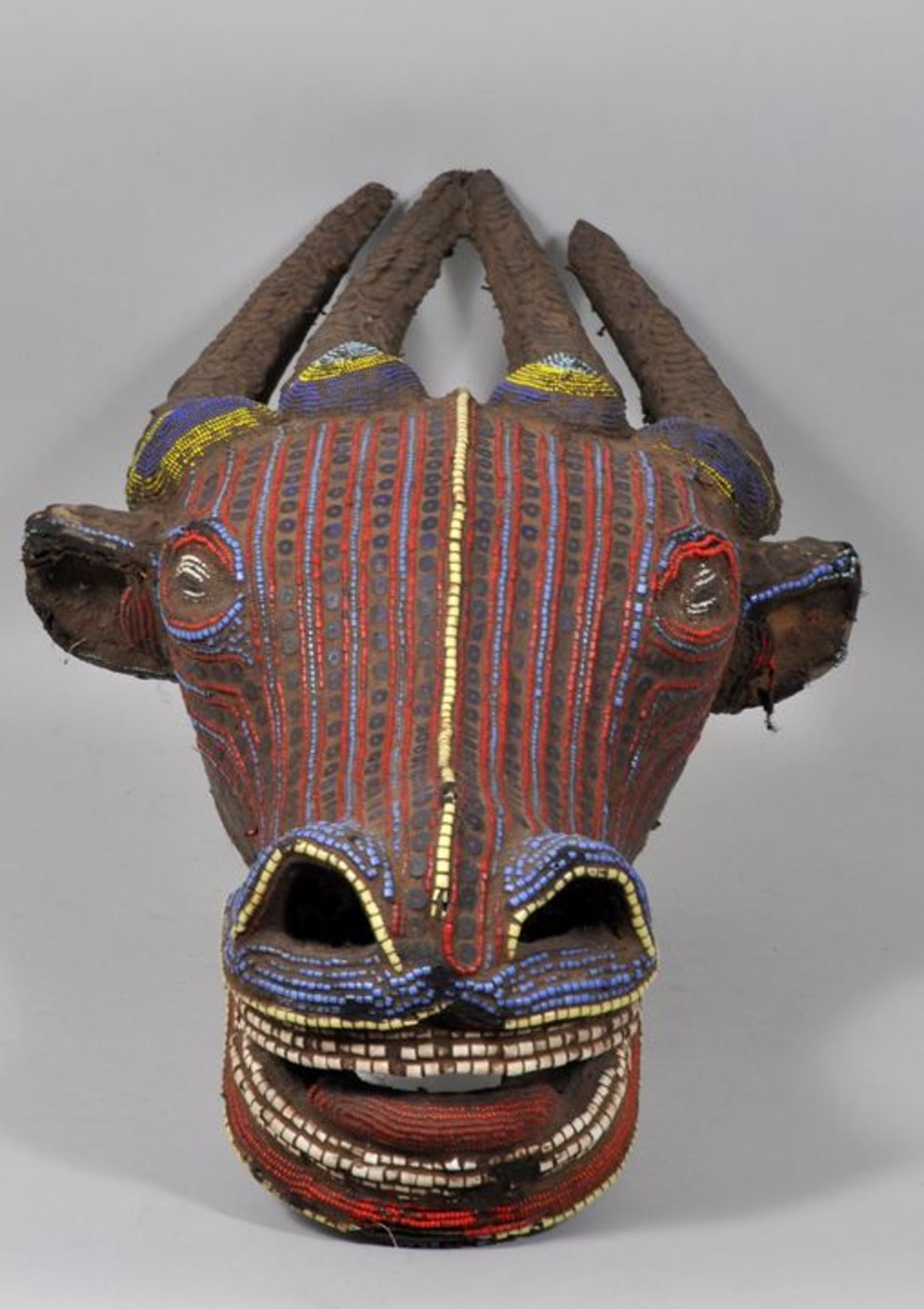 Große Büffelmaske, Kamerun Grasland, wohl Bamum o. Bamileke - Bild 2 aus 2