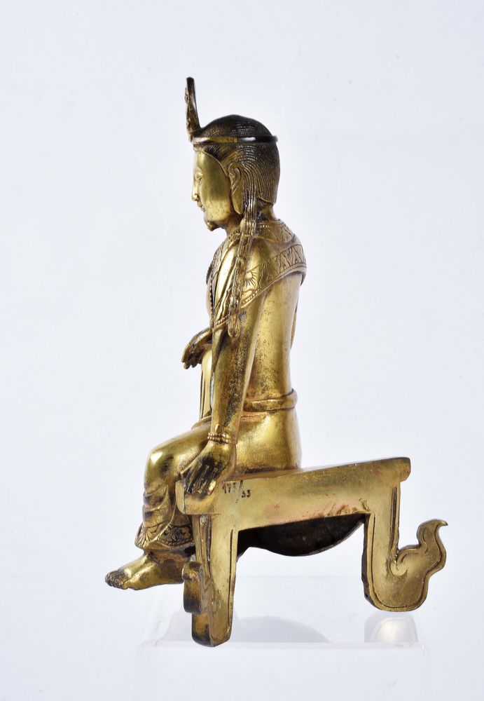A Chinese gilt-bronze seated figure of Buddhistava - Image 3 of 6