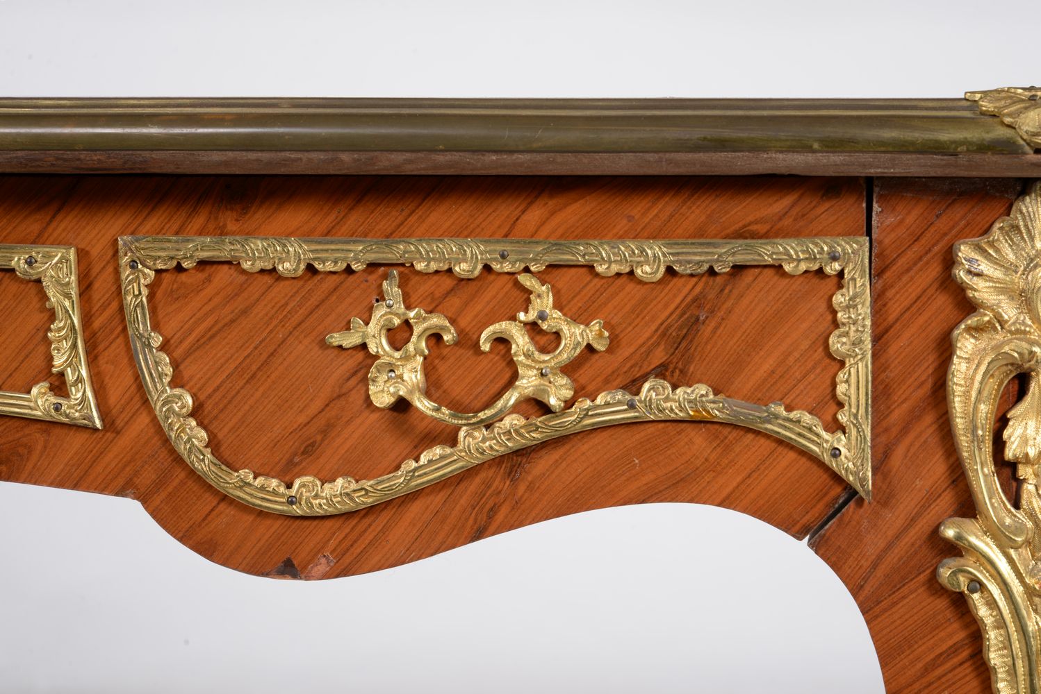 ϒ A tulipwood and gilt metal mounted writing table in Louis XVI style - Image 3 of 6