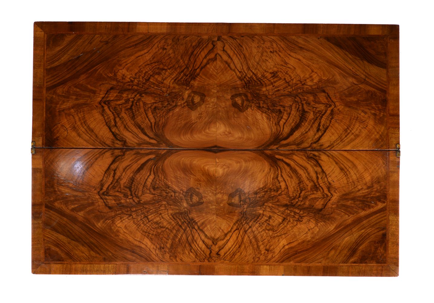 A figured walnut and feather banded tea or side table in William & Mary style - Image 4 of 5