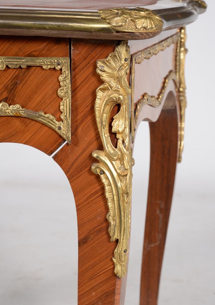 ϒ A tulipwood and gilt metal mounted writing table in Louis XVI style - Image 2 of 6