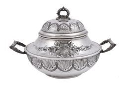 An Italian silver coloured circular soup tureen by Gianni Pietrasanta & C.