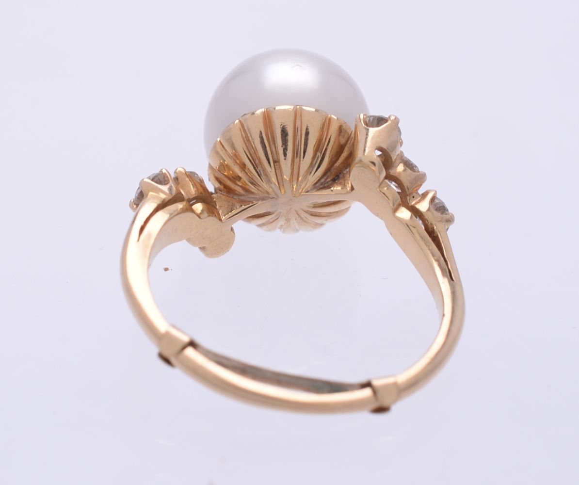 A South Sea cultured pearl and diamond ring - Image 2 of 2