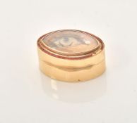 A 9 carat gold navette shape pill box