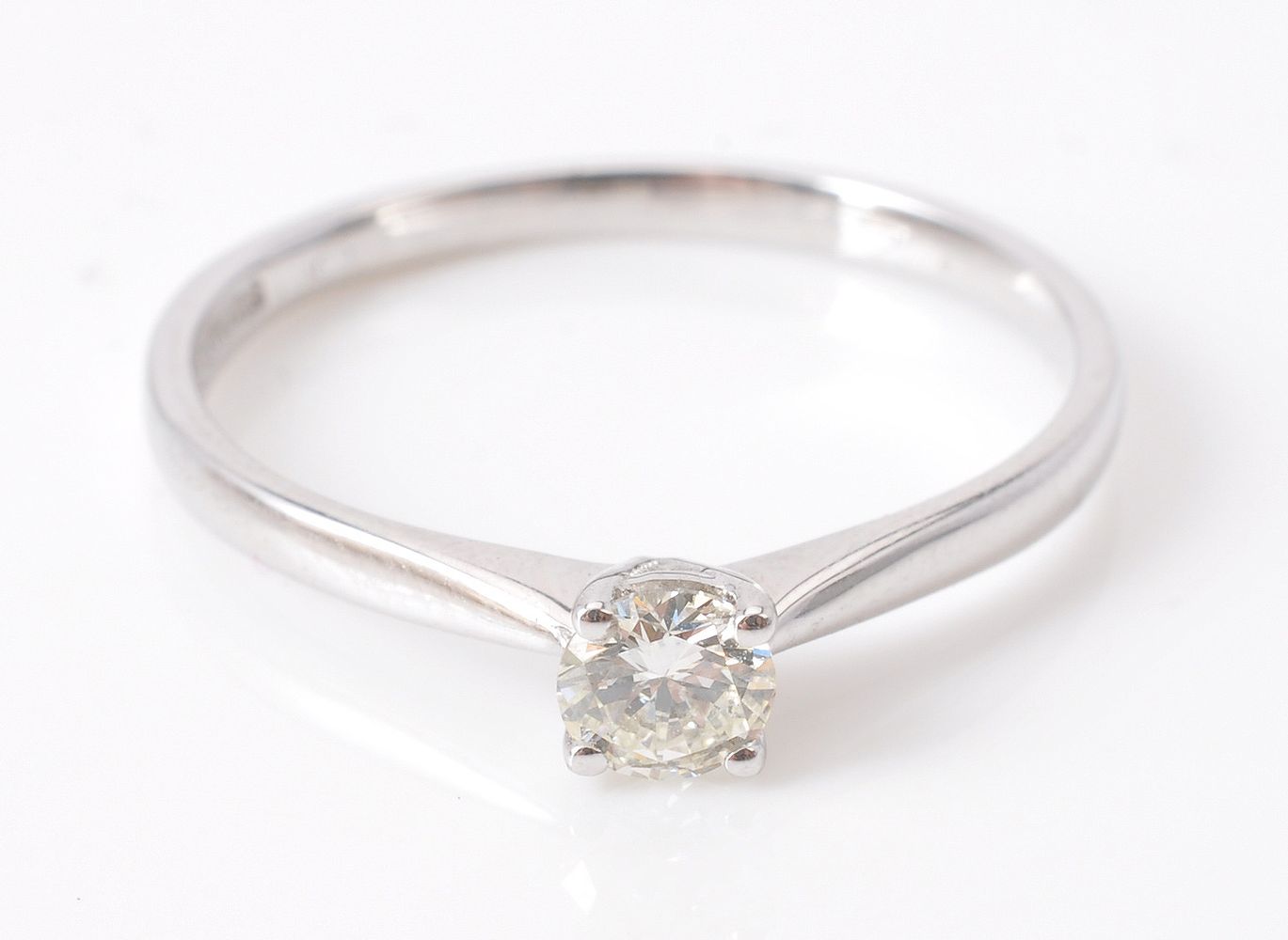 A diamond single stone ring