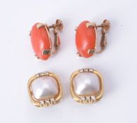 ϒ Two pairs of earrings
