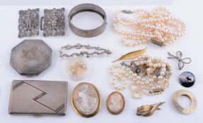 A selection of jewellery