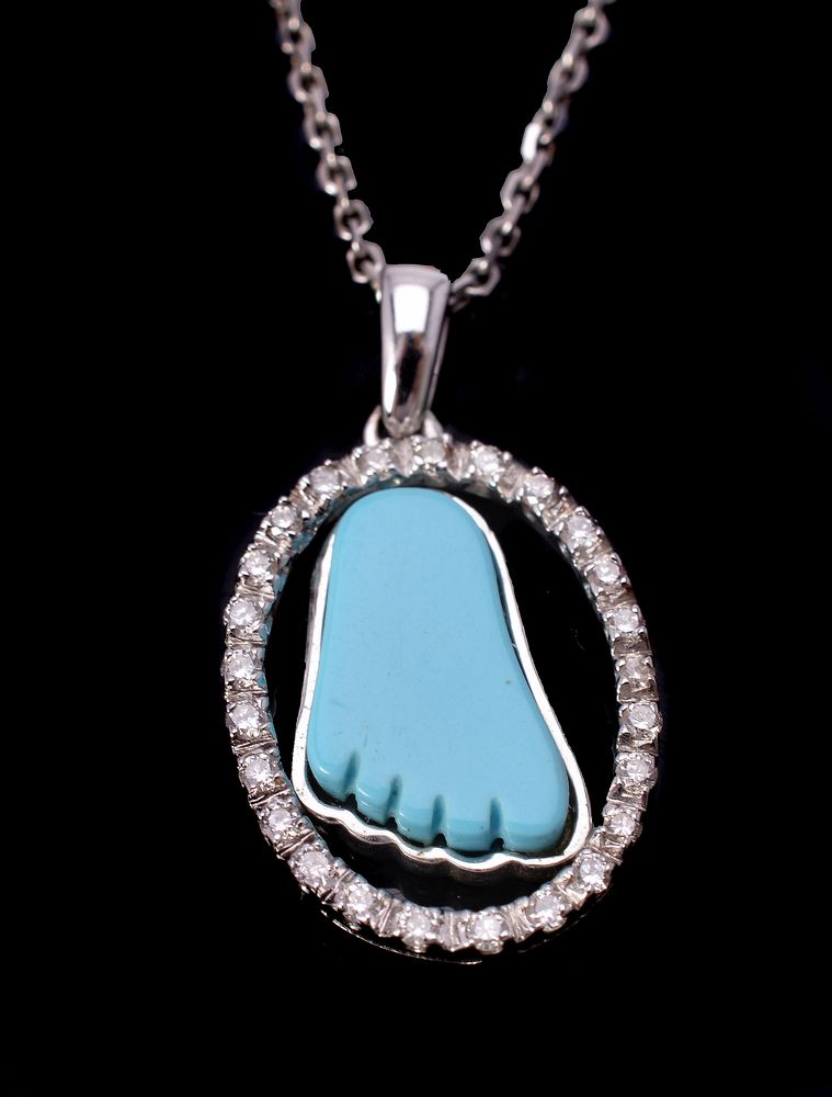 A turquoise baby foot and diamond pendant - Image 2 of 2