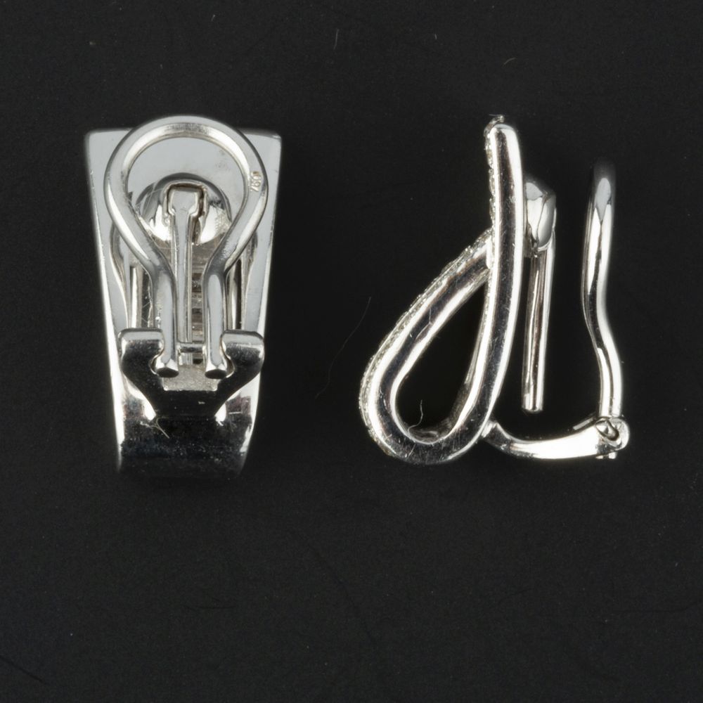 A pair of diamond earrings - Image 2 of 2