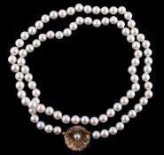 A single strand cultured pearl necklace