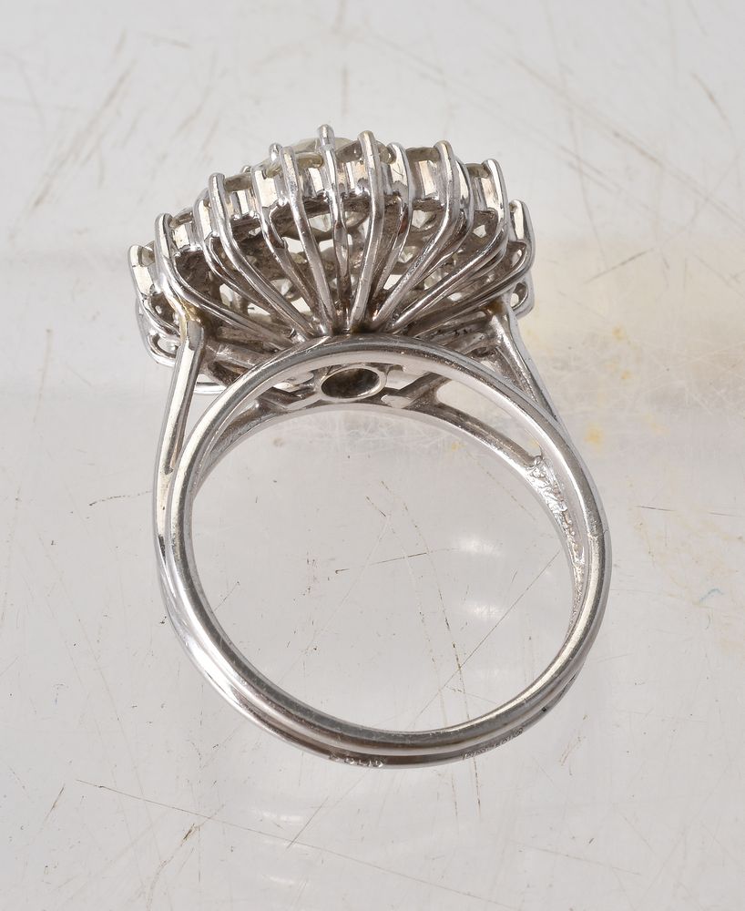 A 1970s diamond cluster ring - Image 2 of 2