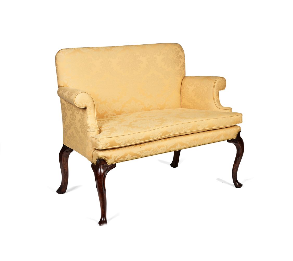 A George I style small settee - Image 2 of 3