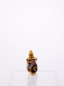 An early Victorian agate and gold scent bottle