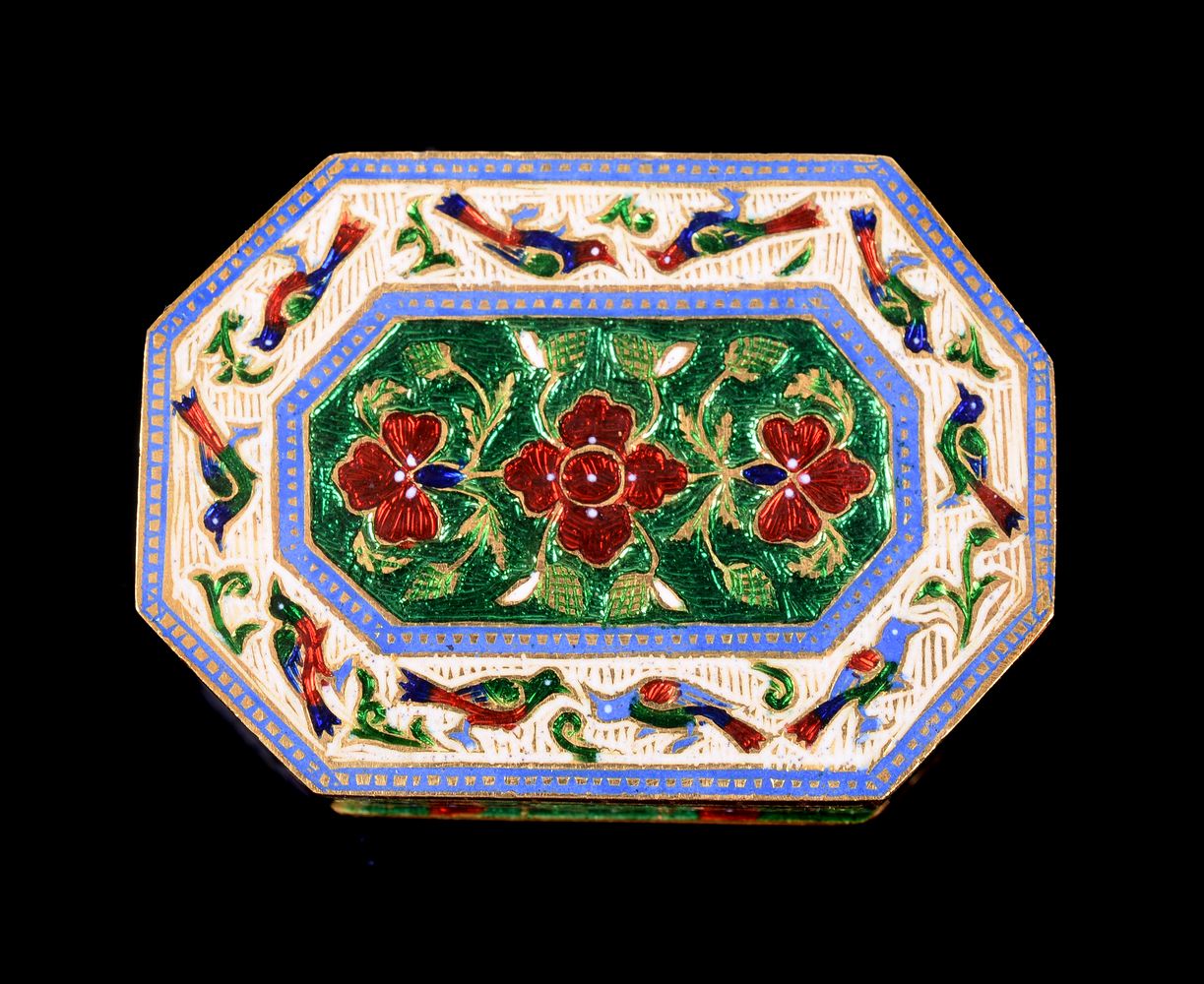 A Jaipur enamel and gold box - Image 3 of 4