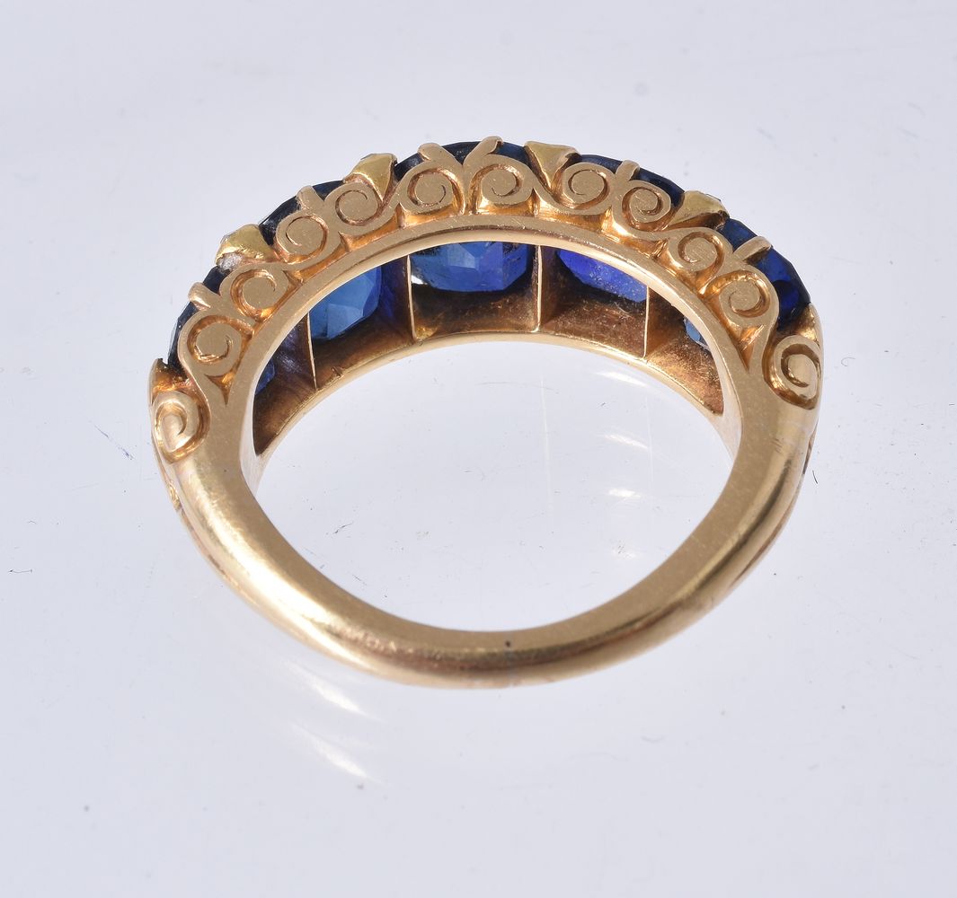 A late Victorian sapphire and diamond ring - Image 2 of 3