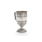 A Victorian silver cylindrical footed mug by Robert Hennell IV
