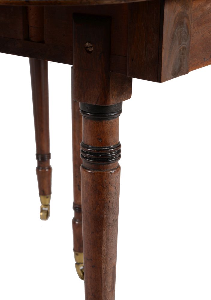 ϒ A Regency mahogany and ebony inlaid concertina action extending dining table, circa 1815 - Image 5 of 10
