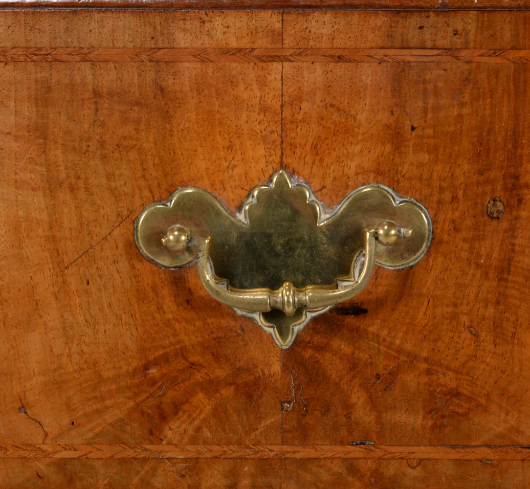 A George I walnut and feather banded chest of drawers, circa 1720 - Image 3 of 4