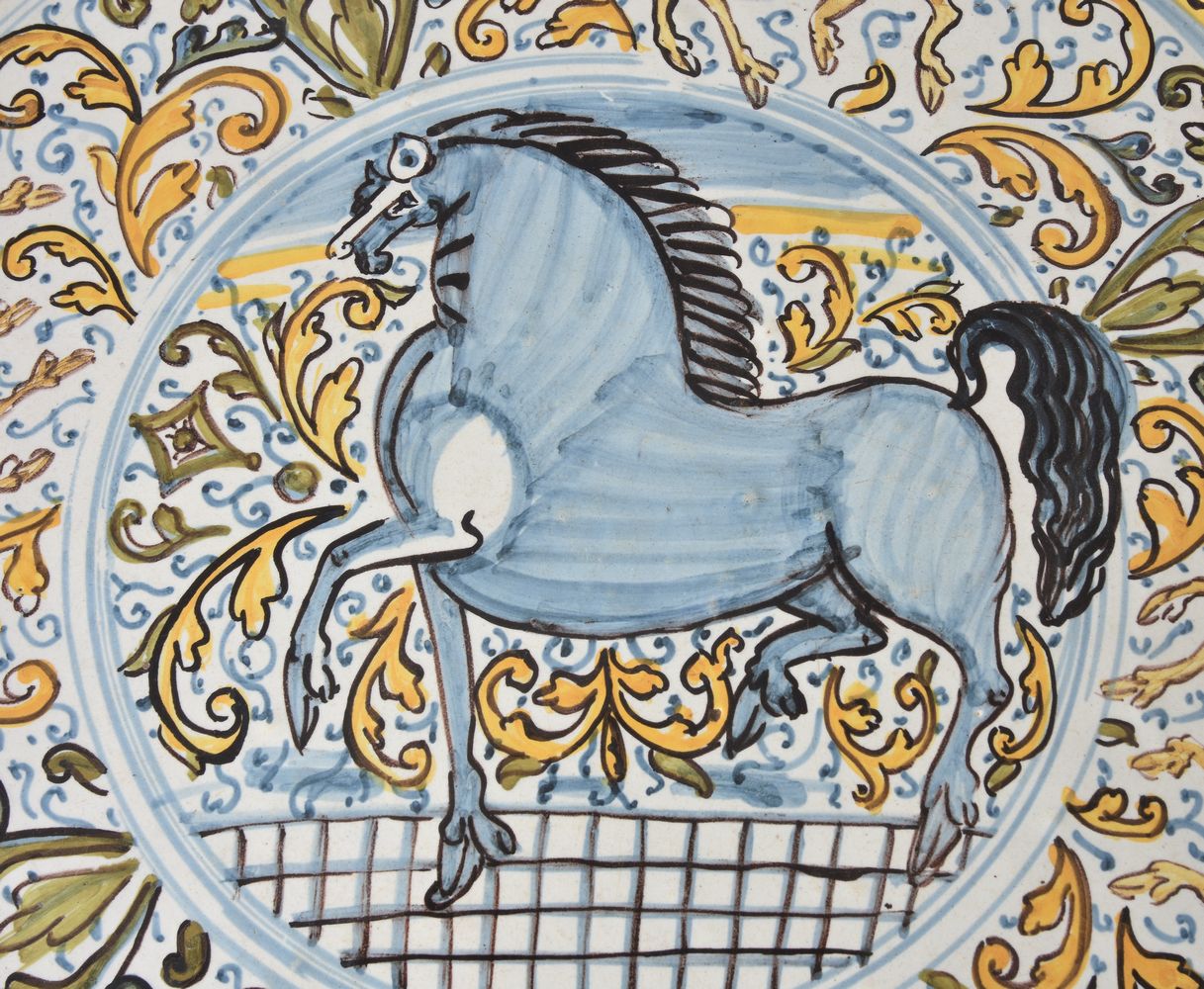 An Italian maiolica charger, probably Castelli, Abruzzo, late 17th/early 18th century - Image 2 of 4