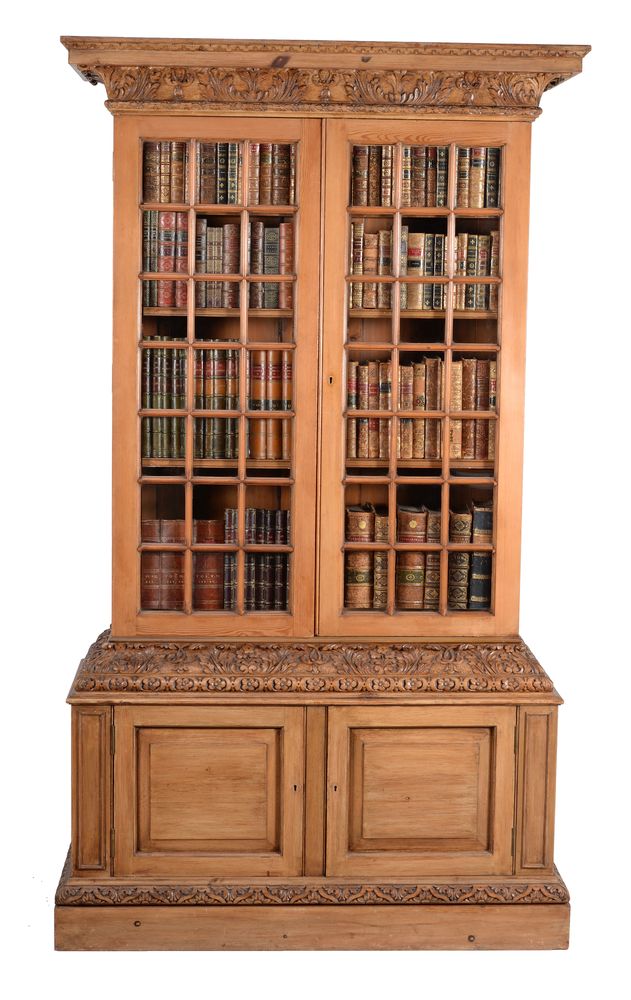 A pair of pine bookcases, in early 18th century style, 20th century, of Pepysian form - Image 2 of 6