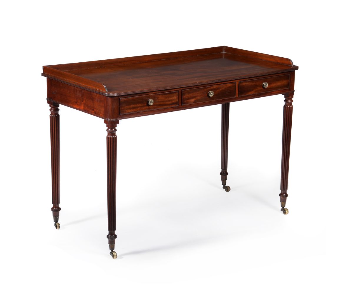 A Regency mahogany dressing table, circa 1815, in the manner of Gillows - Image 2 of 4