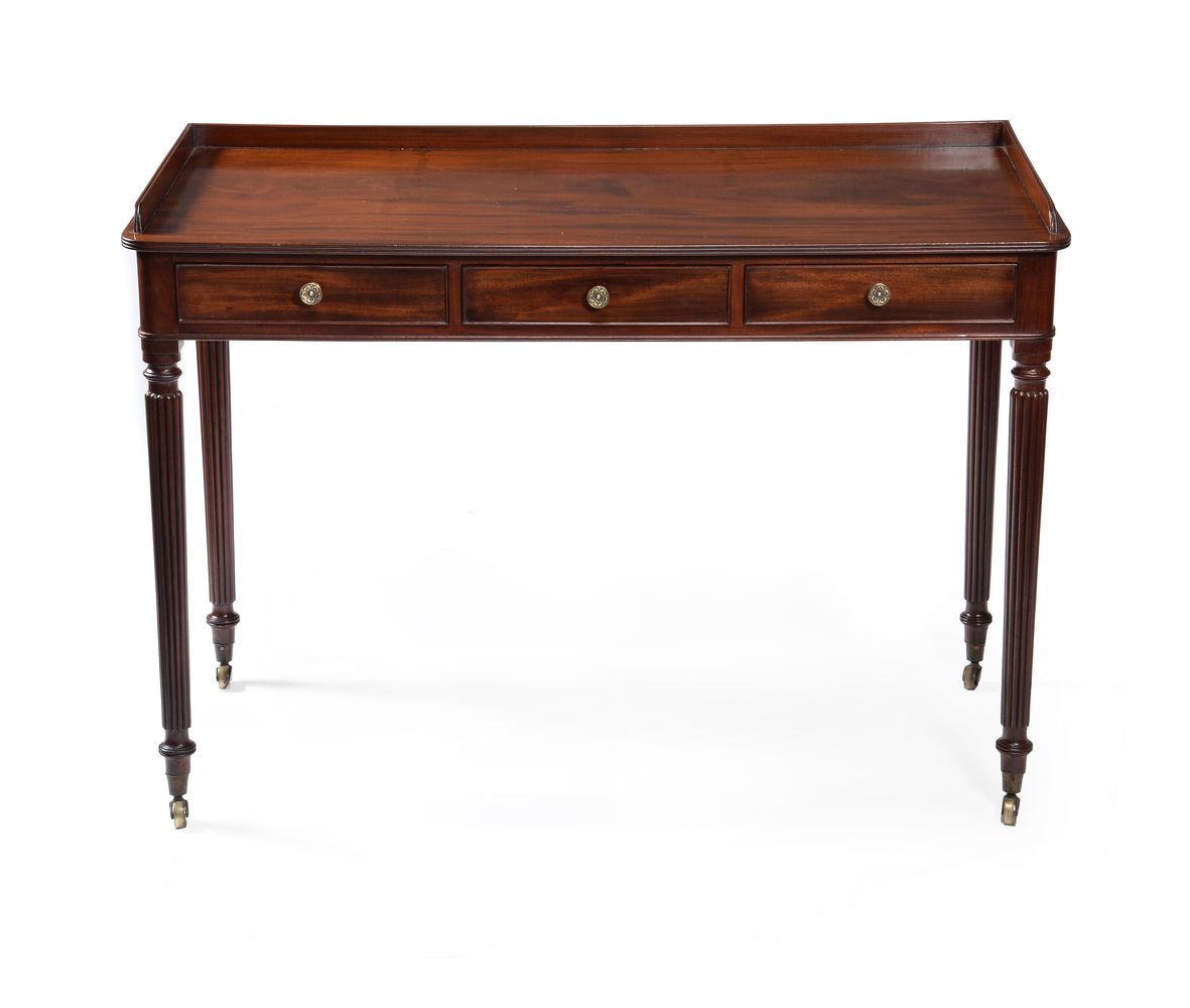A Regency mahogany dressing table, circa 1815, in the manner of Gillows - Image 3 of 4