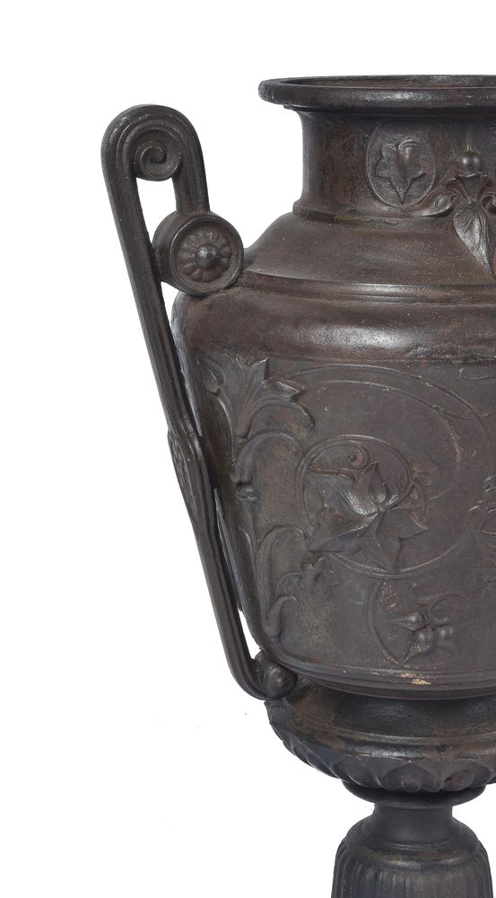 A pair of French cast iron urns in Neoclassical style attributed to Barbezat & Cie - Image 3 of 3