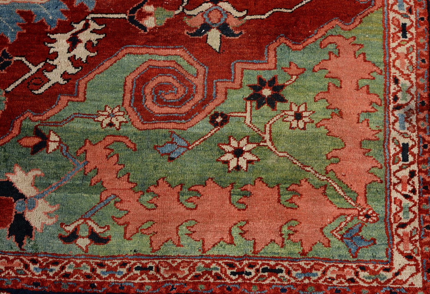 A Serapi carpet - Image 3 of 5