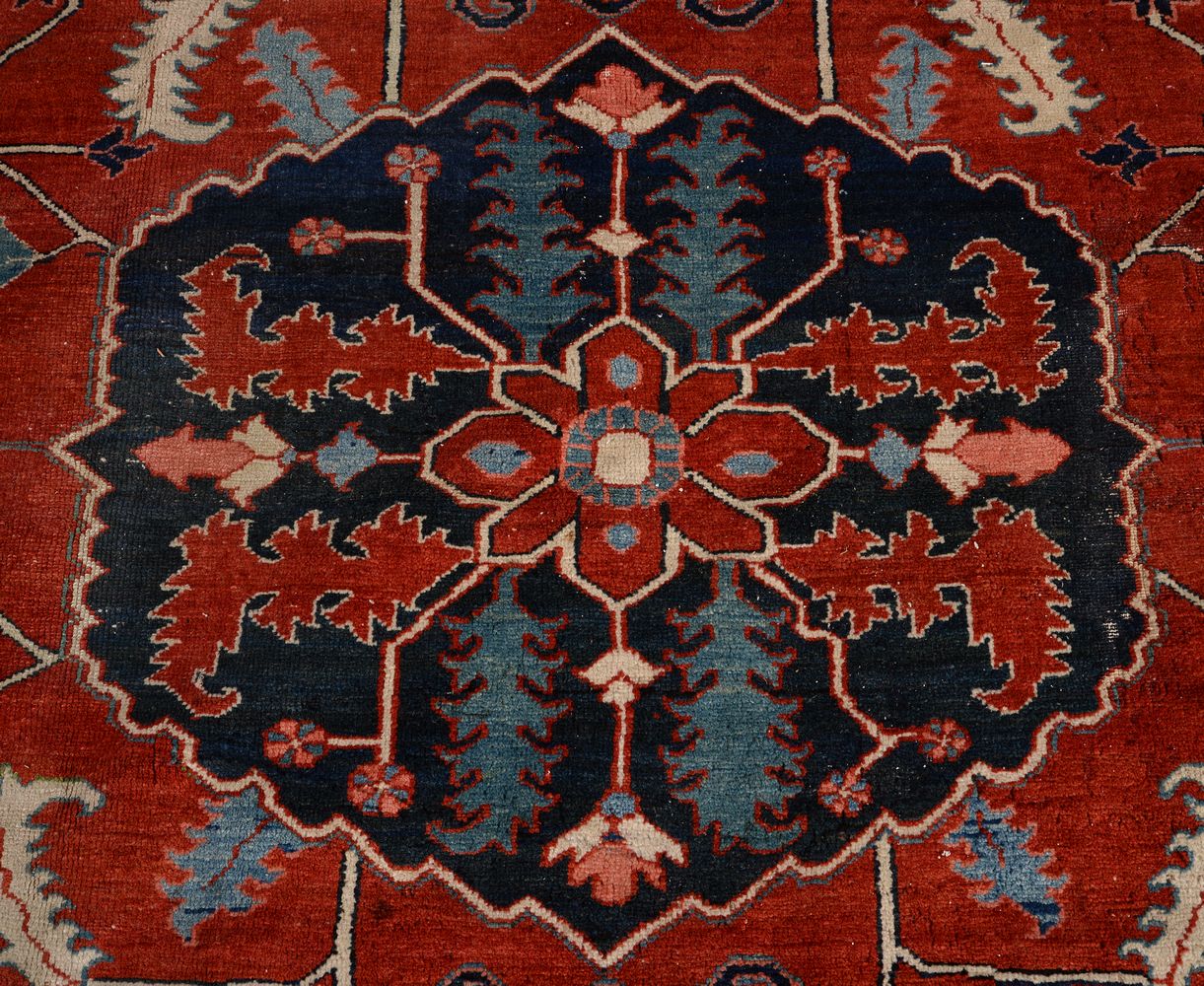 A Serapi carpet - Image 4 of 5