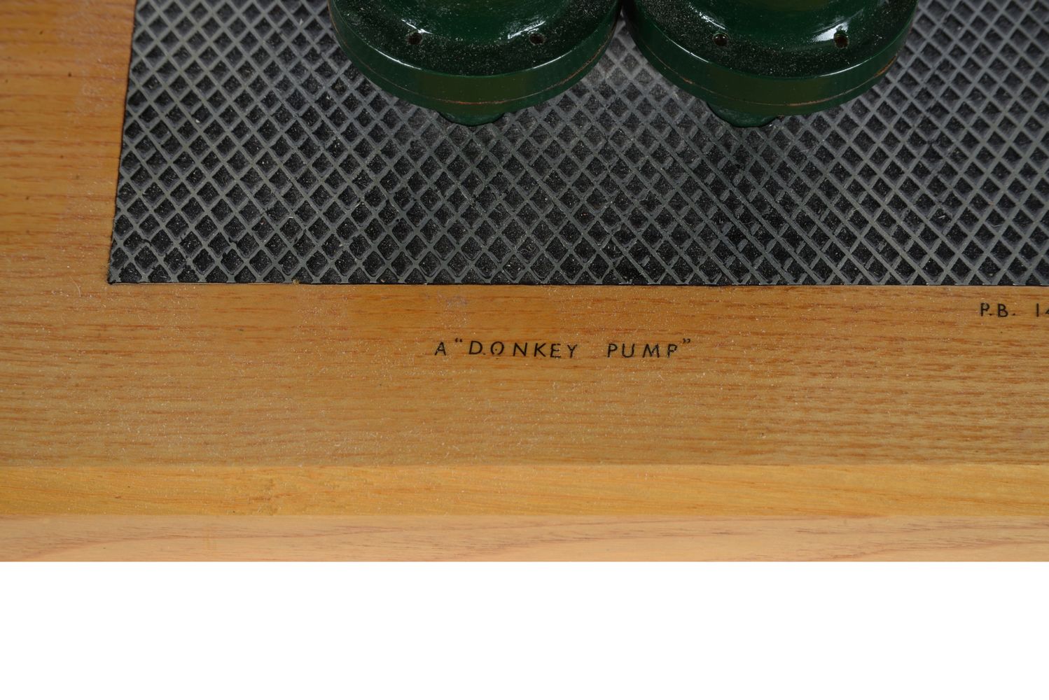 A well engineered model of a twin duplex 'donkey' steam pump - Image 4 of 4