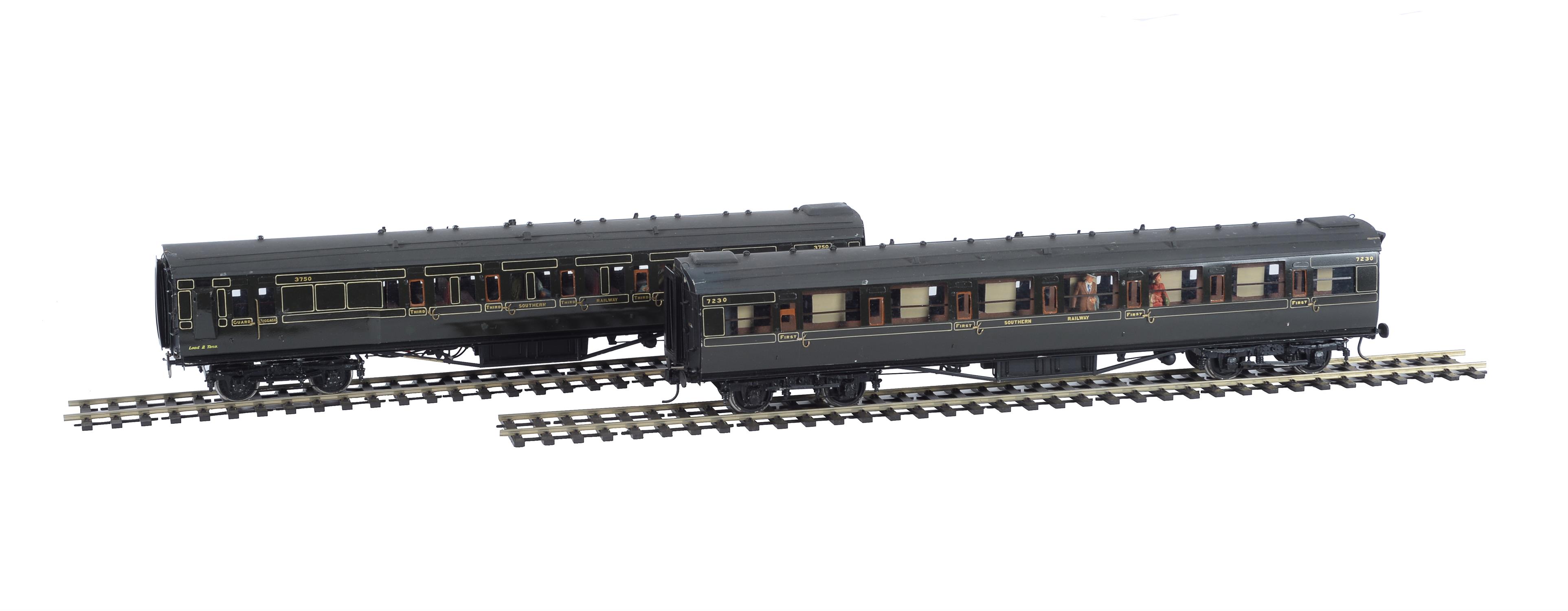 A rake of 10mm scale gauge 1 Southern Railway Maunsell coaches - Image 4 of 10