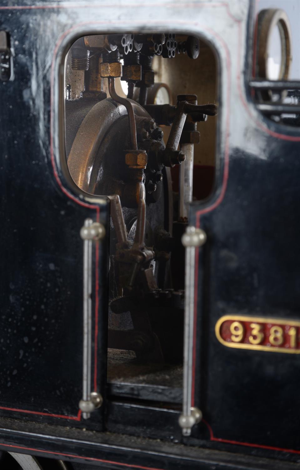 A well engineered 3 1/2 inch gauge model of a 0-6-0 side tank live steam locomotive - Image 4 of 10