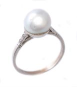A pearl single stone ring