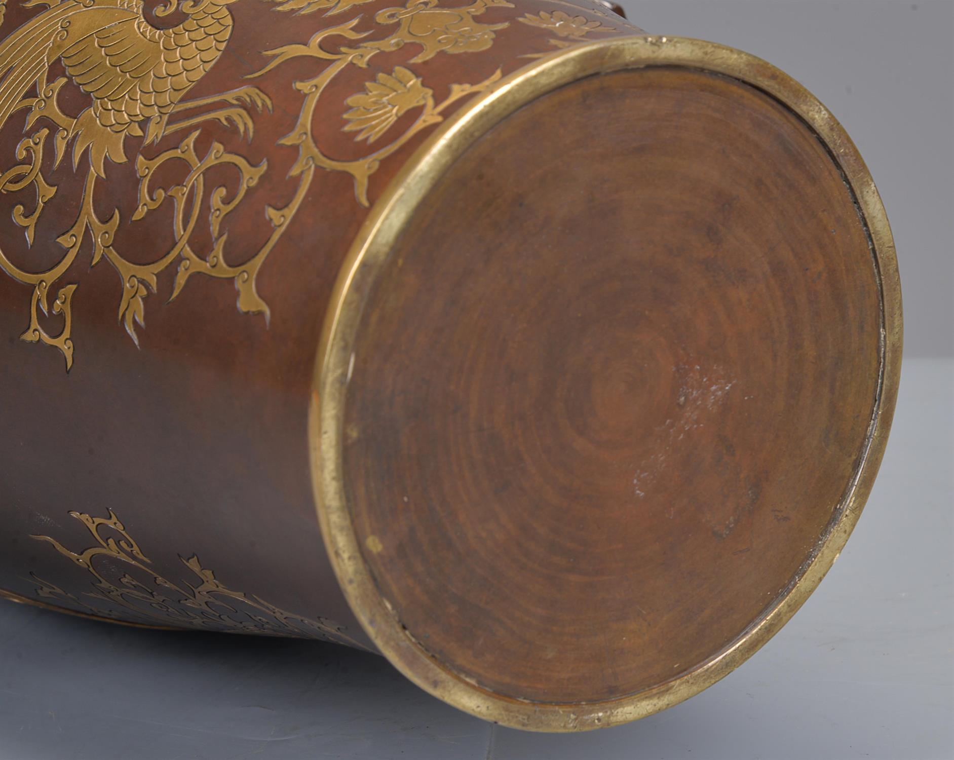 Style of Eisuke Miya-O: A Pair of Parcel Gilt Bronze Vases - Image 6 of 6