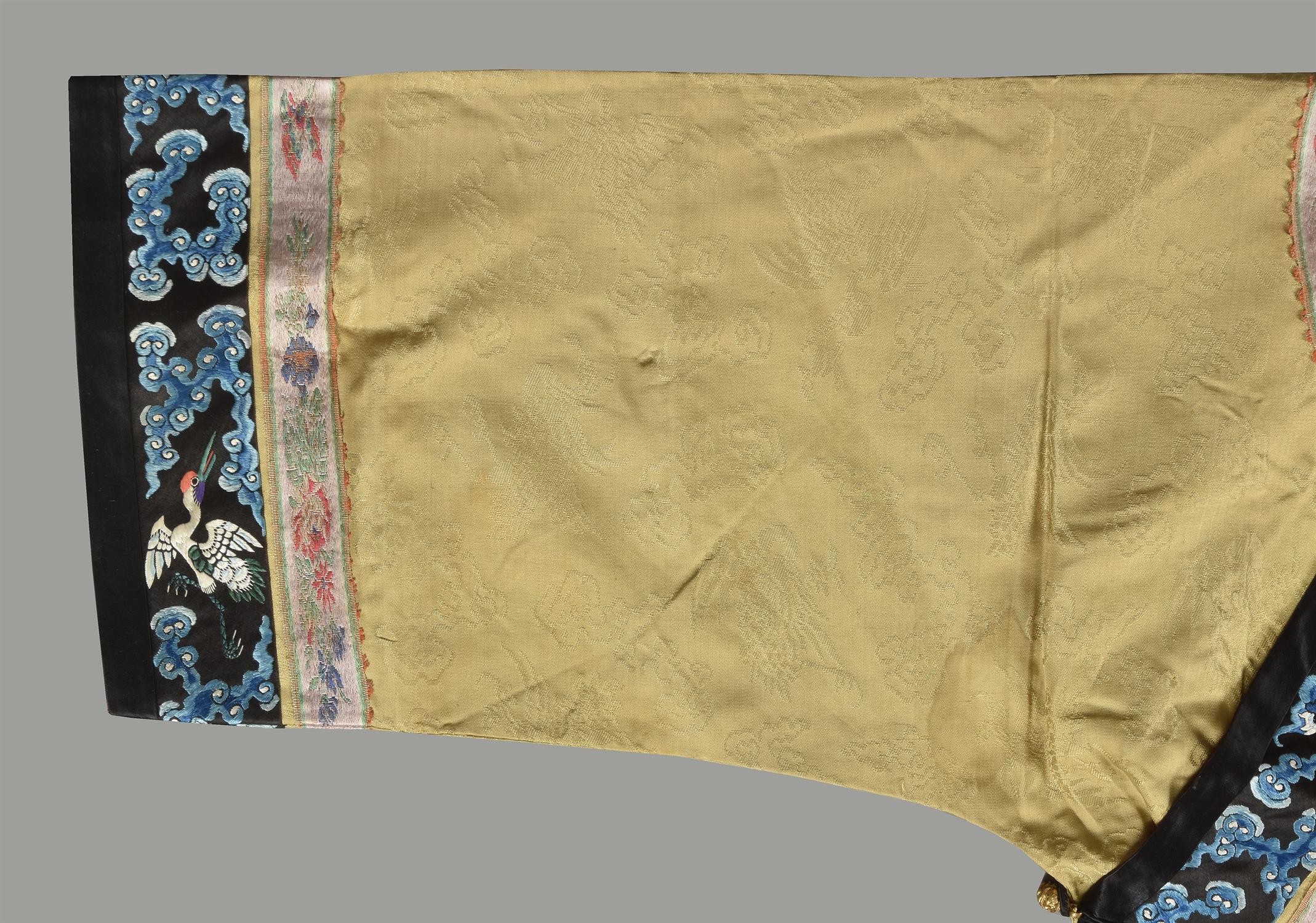 A Chinese lemon yellow silk damask Manchu Court lady's informal robe - Image 5 of 6